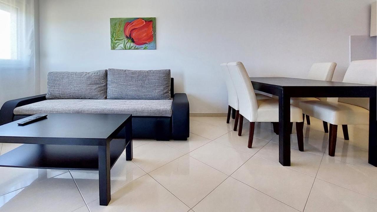 Vista 1 - With Sea View Apartment