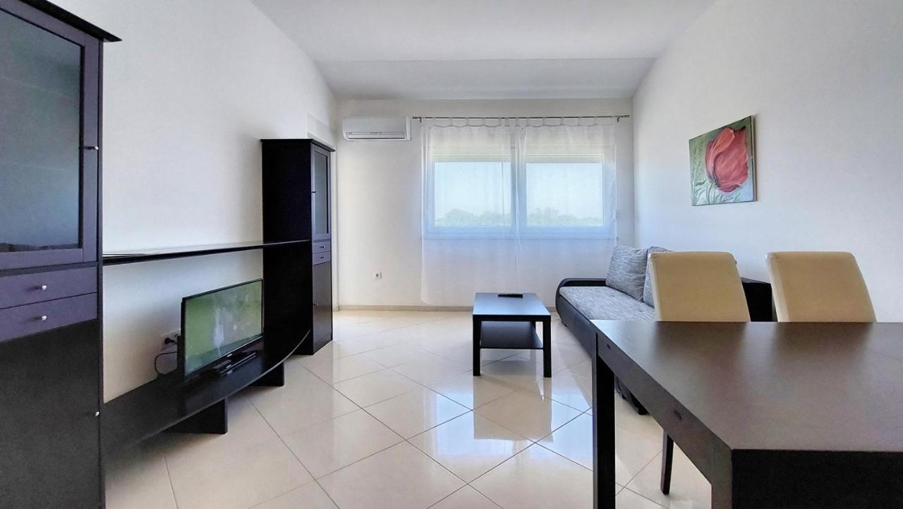 Vista 1 - With Sea View Apartment