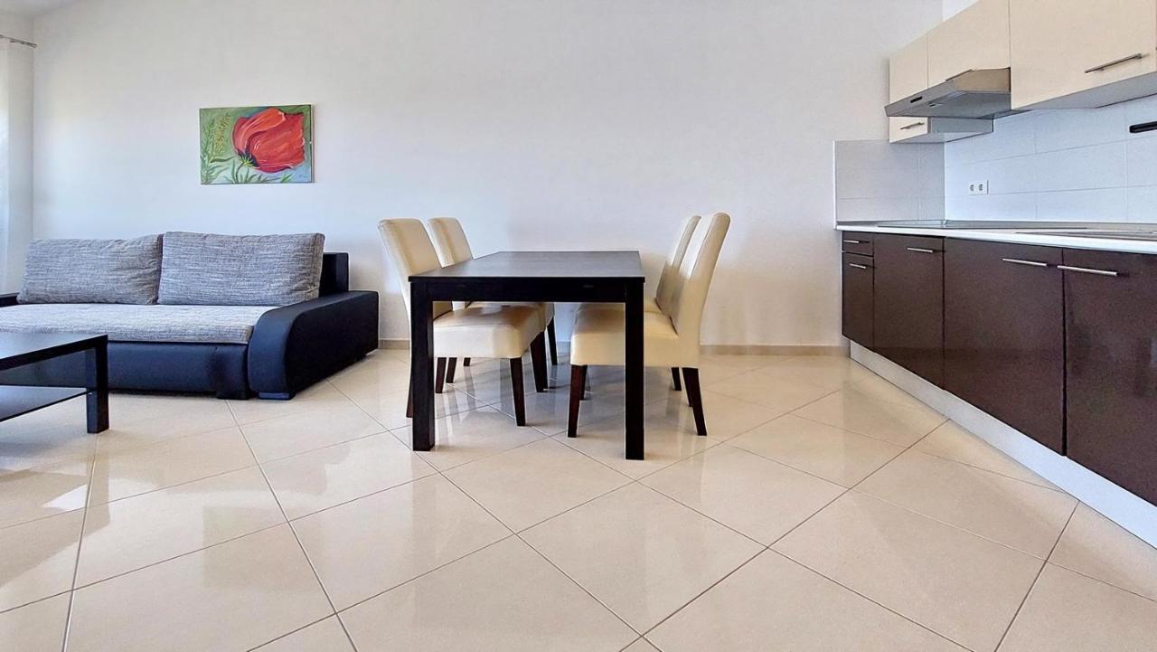 Vista 1 - With Sea View Apartment *
