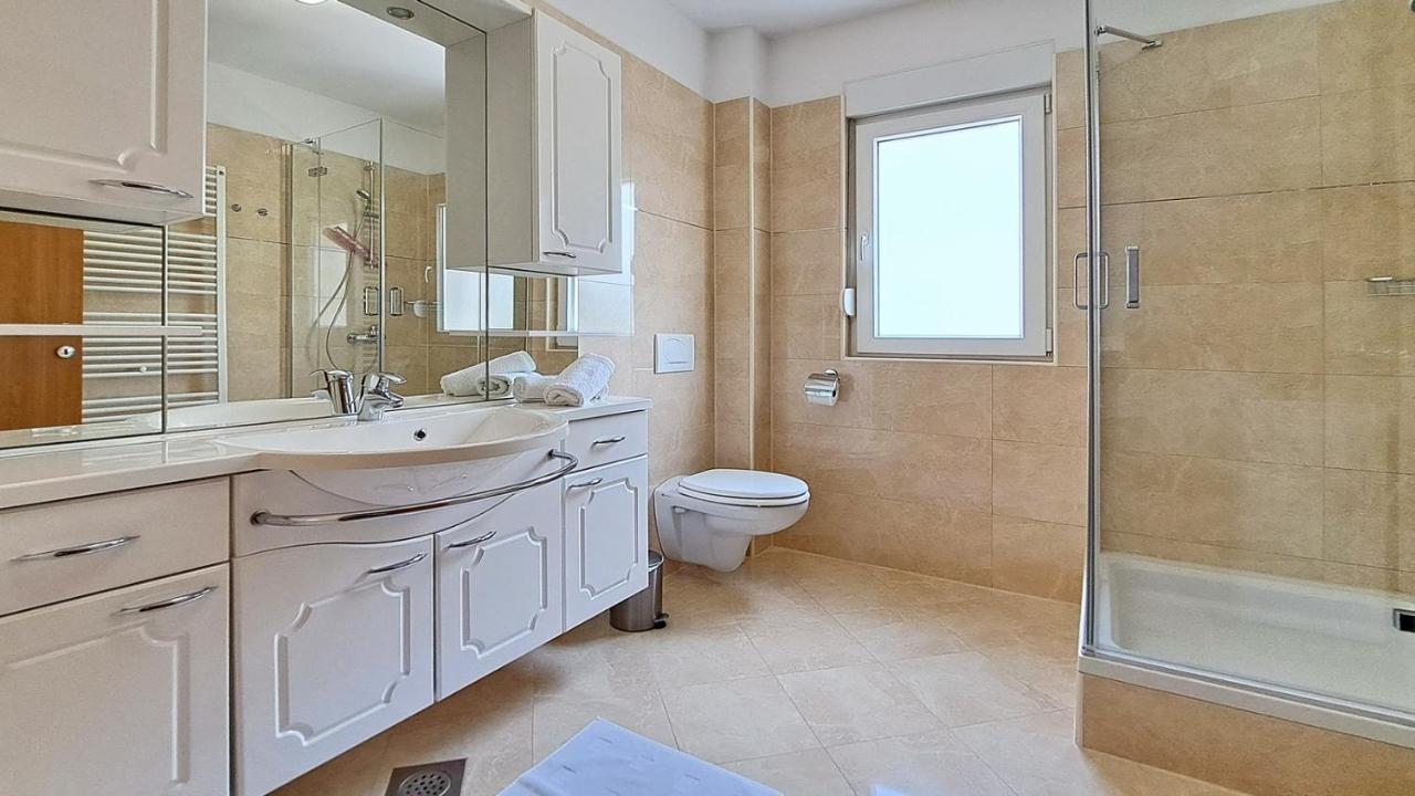 Vista 1 - With Sea View