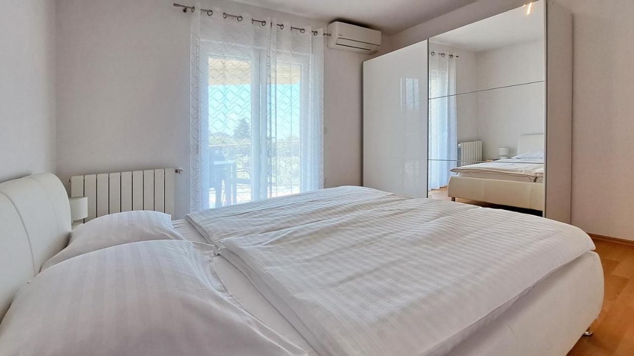 Vista 1 - With Sea View Apartment *